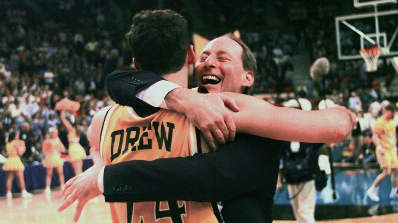 Celebrating 25 years and a front-row seat to history, courtesy of Valpo’s Bryce Drew