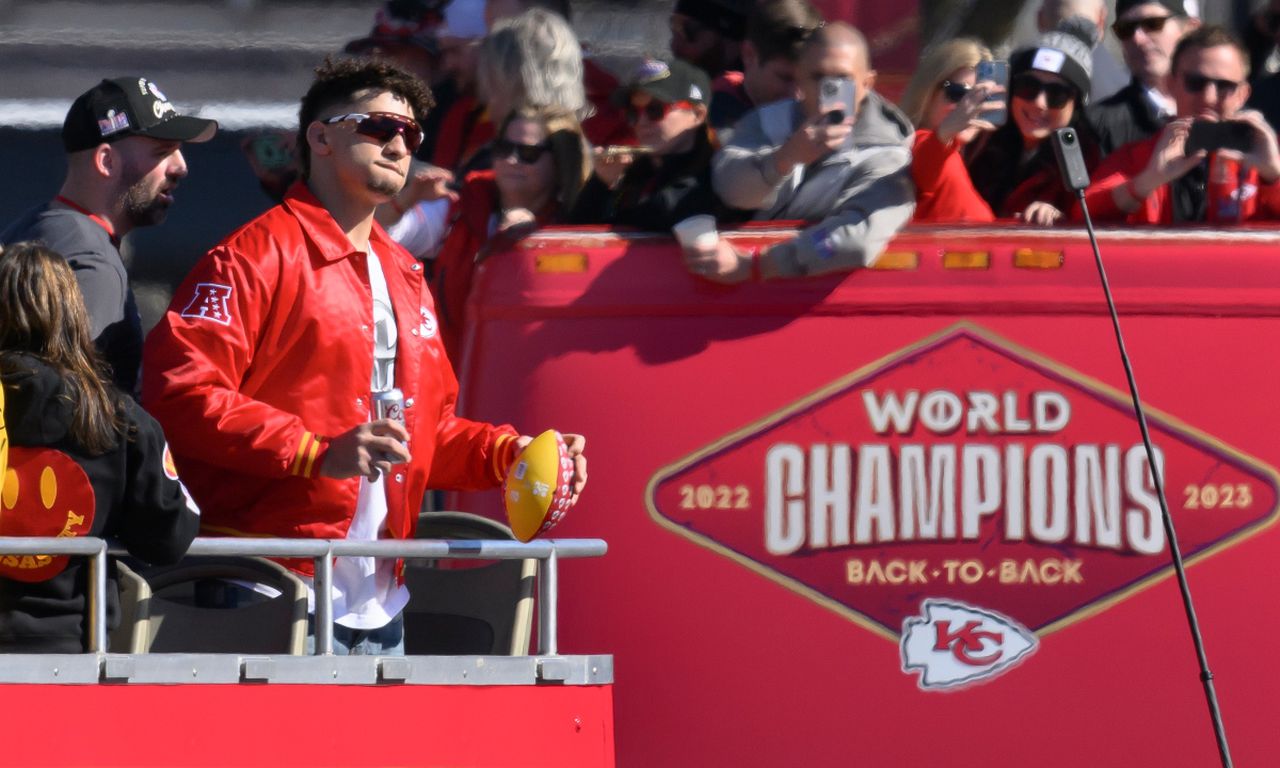 2024-2025 NFL Win total odds, picks for 49ers, Chiefs: Can they return to the Super Bowl?